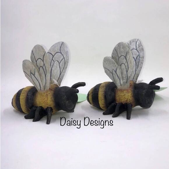 Set of 2 Realistic Resin Bumblebee Figures Honey Bee Bumble Bee New Bees - Picture 1 of 3